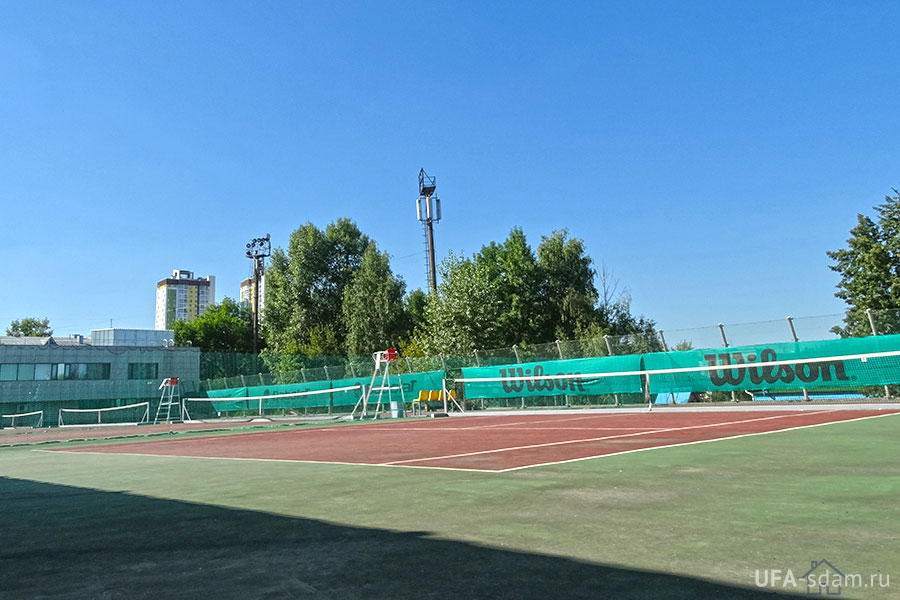 Спортивный стадион в парке Якутова